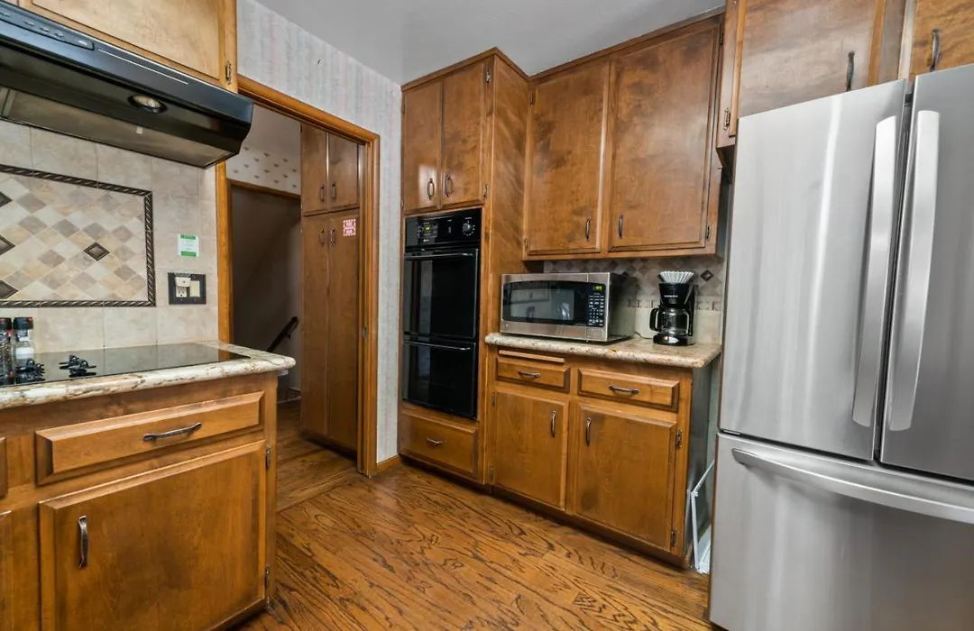 Avalon Retreat - A Well-Furnished Cabin With A Pool Table And A Hot Tub!-1
