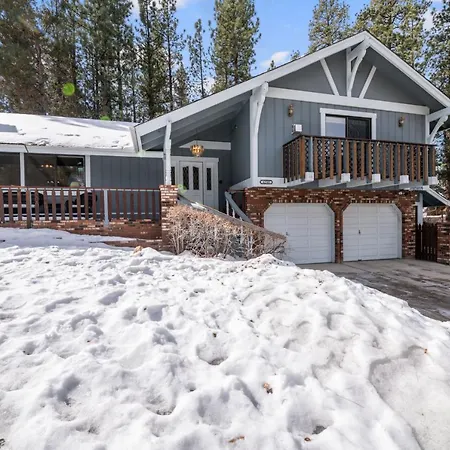 Avalon Retreat - A Well-Furnished Cabin With A Pool Table And A Hot Tub!-3